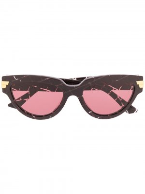Солнцезащитные очки в оправе кошачий глаз Bottega Veneta Eyewear. Цвет: красный
