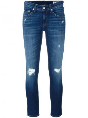 Укороченные джинсы с рваными деталями Rag & Bone. Цвет: синий