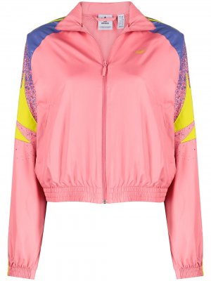 Укороченная куртка на молнии с логотипом adidas. Цвет: розовый