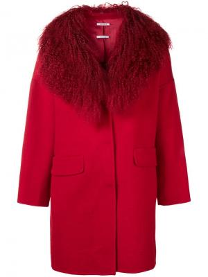 Пальто с меховым воротником P.A.R.O.S.H.. Цвет: красный