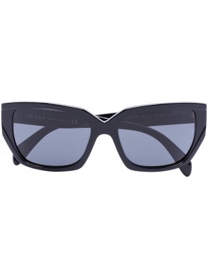 Солнцезащитные очки в оправе кошачий глаз с затемненными линзами Prada Eyewear. Цвет: черный