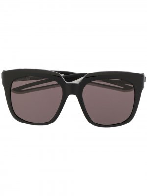 Солнцезащитные очки в массивной квадратной оправе Balenciaga Eyewear. Цвет: черный