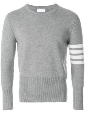 Пуловер с круглым вырезом и 4 полосками Thom Browne. Цвет: серый
