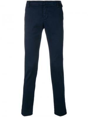 Классические приталенные брюки-чинос Entre Amis. Цвет: синий