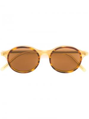 Солнцезащитные очки с круглой оправой Tomas Maier Eyewear. Цвет: коричневый