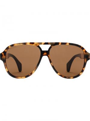 Солнцезащитные очки-авиаторы с логотипом Gucci Eyewear. Цвет: коричневый