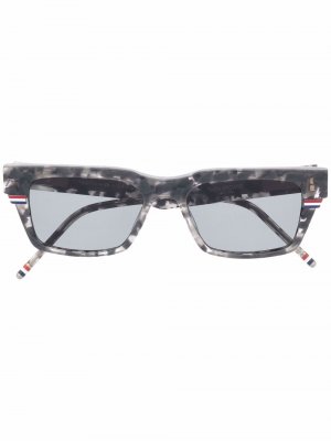 Солнцезащитные очки черепаховой расцветки Thom Browne Eyewear. Цвет: серый