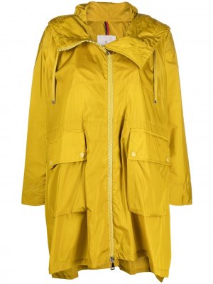 Непромокаемое пальто с асимметричным подолом Moncler. Цвет: желтый
