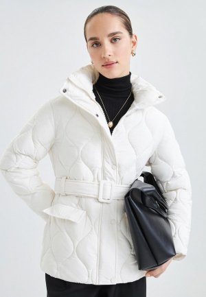 Куртка утепленная Zarina. Цвет: белый