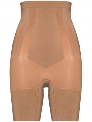 Моделирующие шорты с завышенной талией Spanx. Цвет: нейтральные цвета