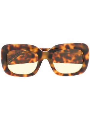 Солнцезащитные очки черепаховой расцветки Linda Farrow. Цвет: коричневый