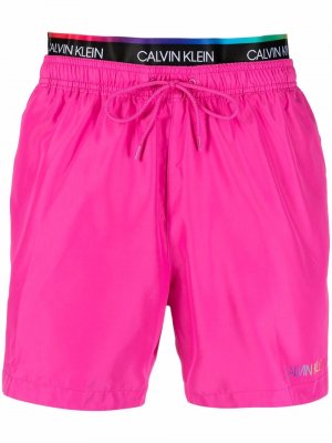 Плавки-шорты с двойным поясом и логотипом Calvin Klein Jeans. Цвет: розовый