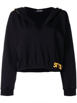 Укороченный свитер свободного кроя с капюшоном Styland. Цвет: черный