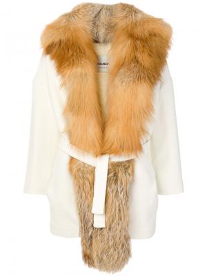 Пальто с поясом Ava Adore. Цвет: белый