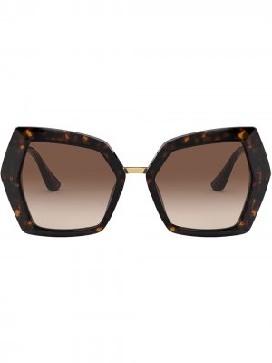 Массивные солнцезащитные очки черепаховой расцветки Dolce & Gabbana Eyewear. Цвет: коричневый