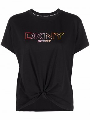 Футболка с логотипом DKNY. Цвет: черный