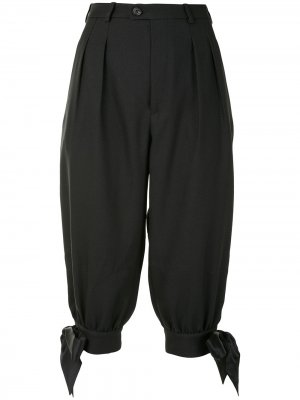 Укороченные брюки строгого кроя с завязками Maison Margiela. Цвет: черный