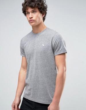 Серая обтягивающая футболка  Core Abercrombie & Fitch. Цвет: серый