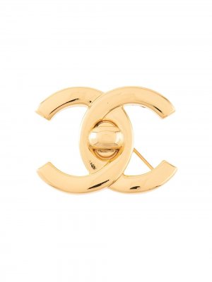 Брошь с логотипом Chanel Pre-Owned. Цвет: золотистый