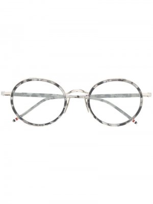 Солнцезащитные очки черепаховой расцветки Thom Browne Eyewear. Цвет: серый