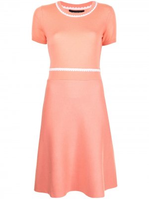 Трикотажное платье с контрастной строчкой Paule Ka. Цвет: розовый