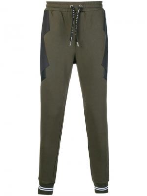 Спортивные брюки с нашивками Les Hommes Urban. Цвет: зеленый