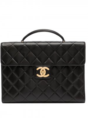Стеганый портфель 1995-го года с логотипом CC Chanel Pre-Owned. Цвет: черный