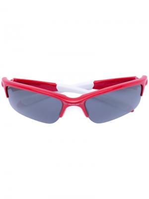 Солнцезащитные очки прямоугольной формы Oakley. Цвет: красный